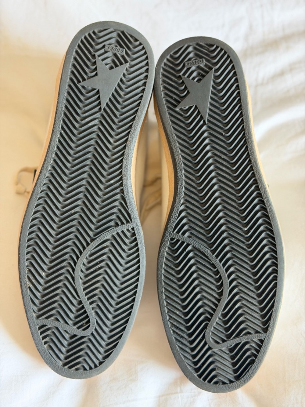 GOLDEN GOOSE Ballstar Leather Low-Top Sneakers in Off-White & Black - Picture 11 of 16